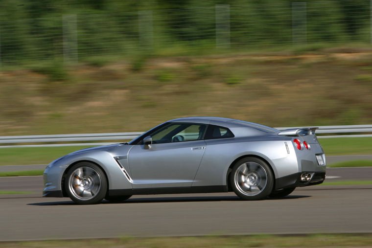 2009 Nissan GT-R Picture